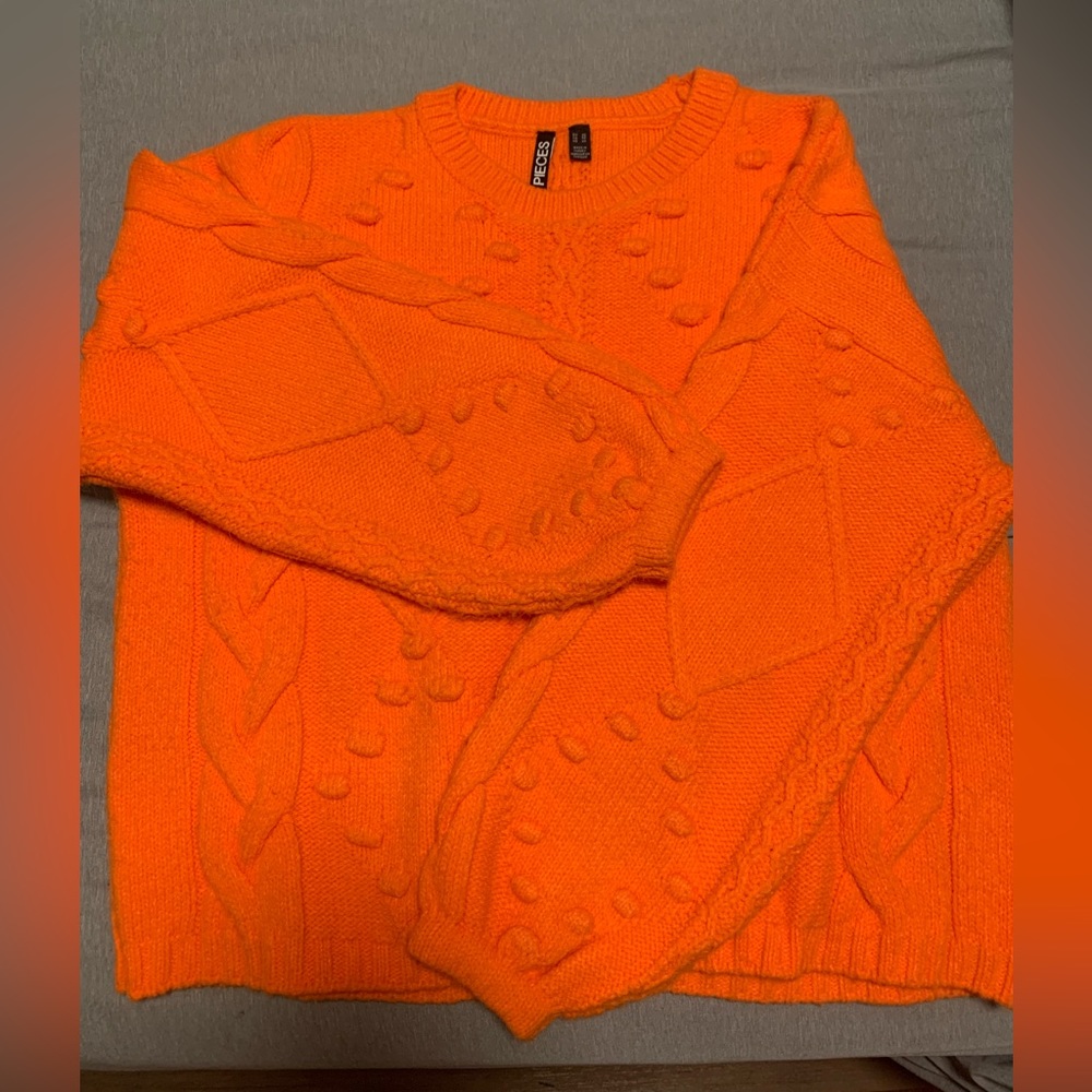 Pieces sweater